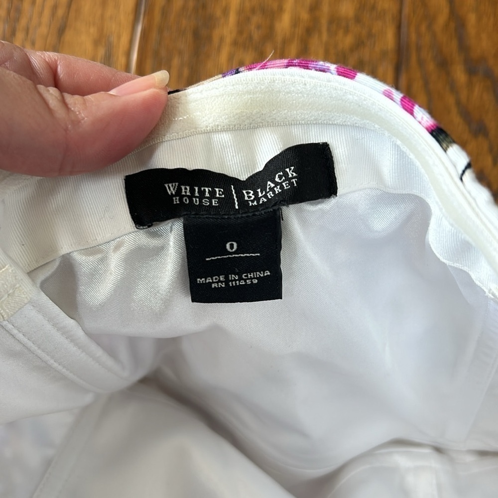 White House Black Market: White Strapless Dress w/ Floral Pattern: Size 0 - Picture 7 of 10